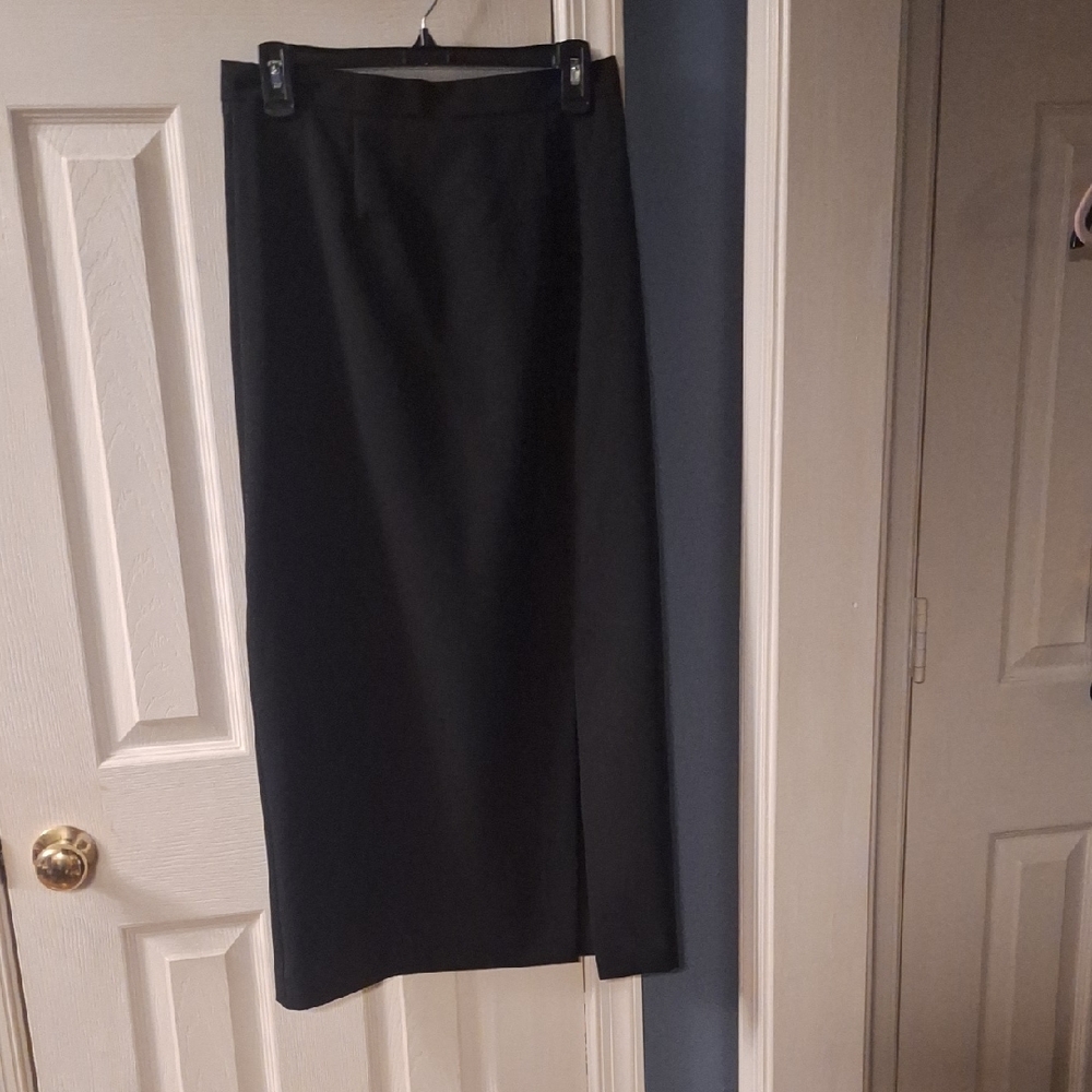 Sleek Black Maxi Pencil Skirt.
